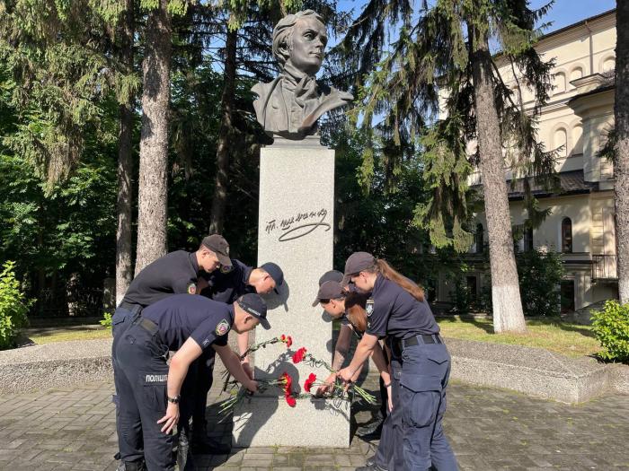 Курсанти університету вшанували пам’ять Тараса Шевченка