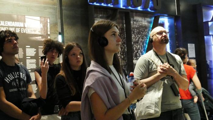 Молодь поза межами