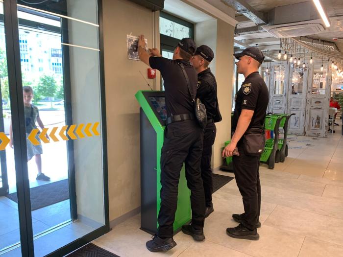 На Вінниччині курсанти ХНУВС разом із поліцейськими застерігають громадян від шахрайських схем