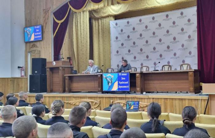 Становлення і розвиток української державності