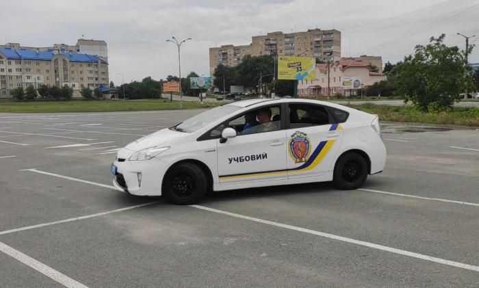 Колишній військовий однієї з десантно-штурмових бригад Сергій Васильєв пройшов навчальні тренінги в Автошколі ХНУВС