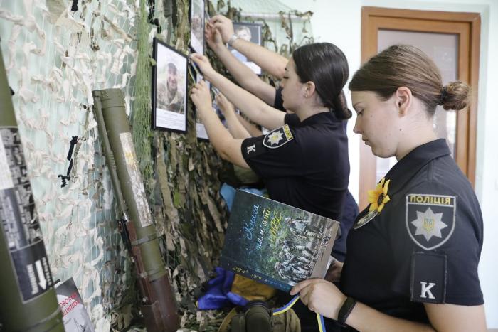 Університет взяв участь у флешмобі «Зав'яжи стрічку пам’яті на честь Героїв»