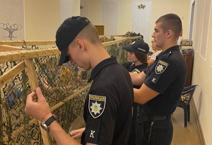 University students continue to weave nets for the Armed Forces of Ukraine