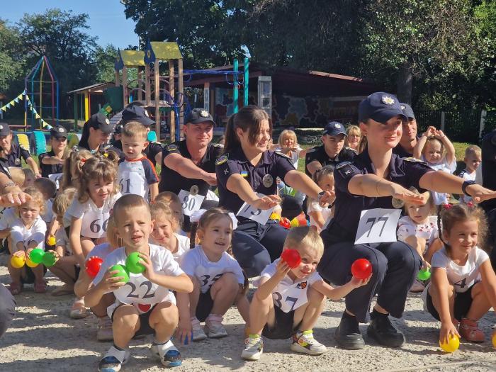 Курсанти університету провели з дітлахами веселу руханку