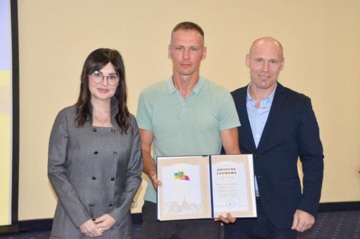 Срібний призер Європейських ігор Єгор Скуріхін отримав нагороду від міністра молоді та спорту