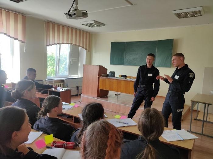 Першокурсники набувають досвіду щодо забезпечення безпеки у кіберпросторі