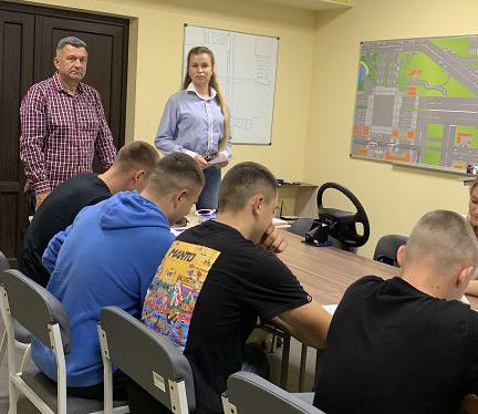 Співпраця Автошколи для осіб з інвалідністю та відділення юридичної клініки ХНУВС