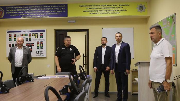 Керівники сервісних центрів МВС ознайомилися з роботою Автошколи для осіб з інвалідністю ХНУВС