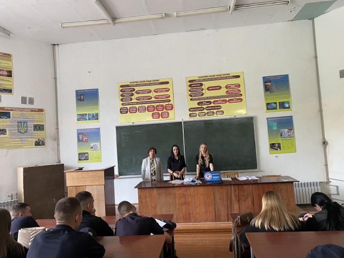 Використання практичного досвіду працівників поліції на бінарних заняттях