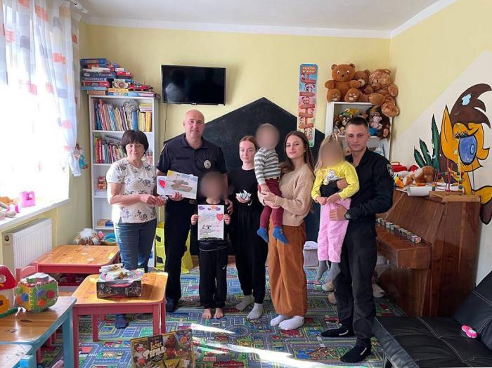 Курсанти факультету № 3 відвідали вихованців дитячого будинку