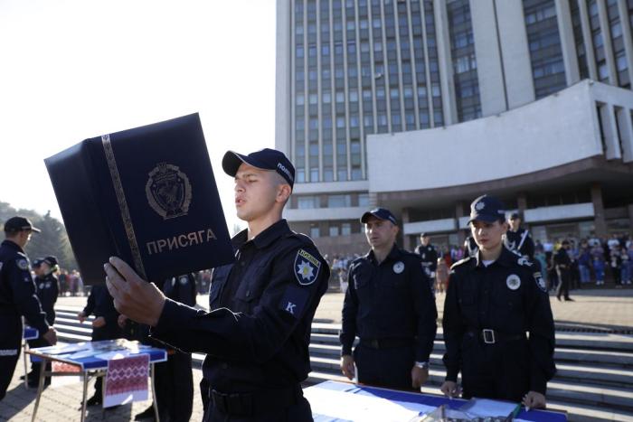 Першокурсники факультетів № 2 та № 3 ХНУВС склали Присягу працівника поліції