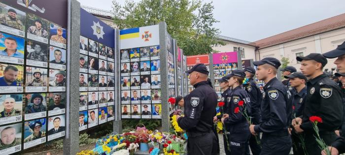 Вшановуємо пам'ять захисників і захисниць України