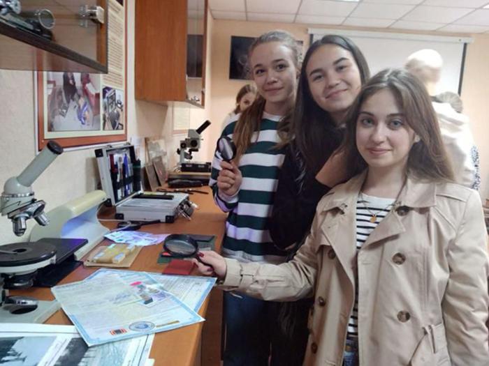 Екскурсія школярів до криміналістичної лабораторії Сумської філії ХНУВС