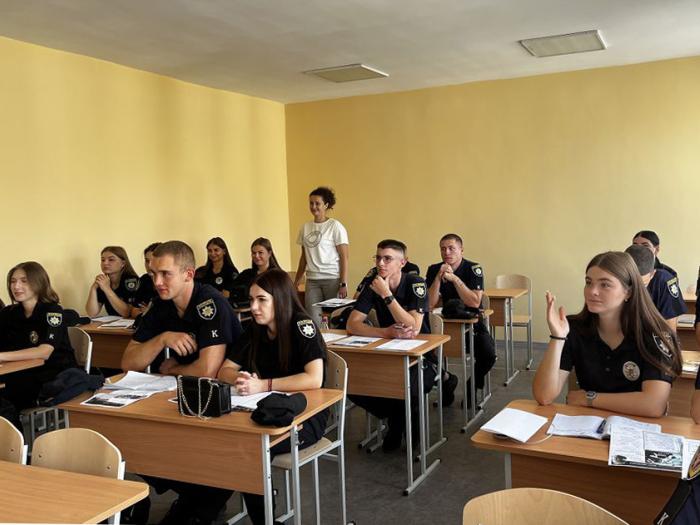 Бінарне заняття з іноземної мови із залученням працівників поліції