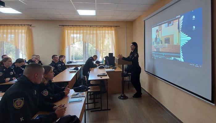 Бінарне заняття «Психологічний вплив у професійному спілкуванні працівника поліції» 