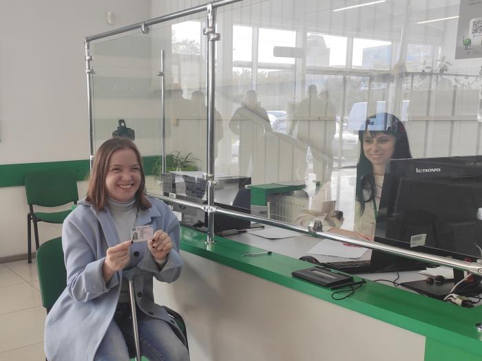 Слухачка Автошколи для осіб з інвалідністю ХНУВС отримала посвідчення водія