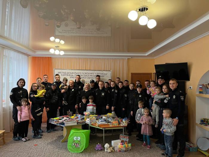 З подарунками для дошкільнят