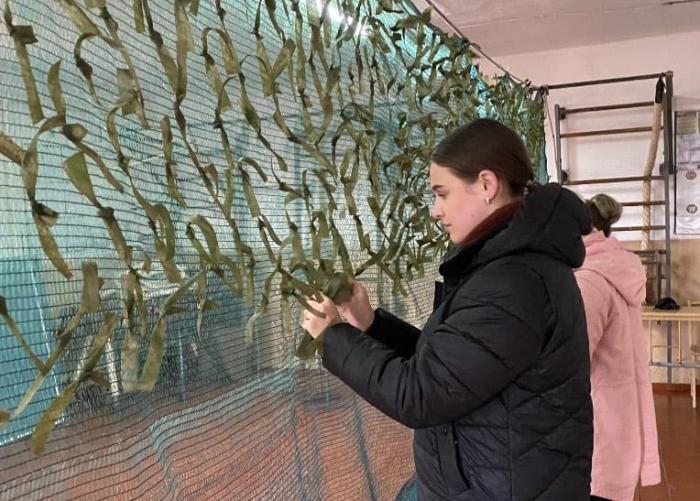 Студенти університету передали військовим маскувальні сітки