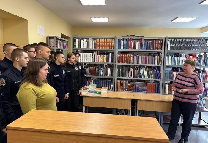 Кураторська година у науковій бібліотеці ХНУВС