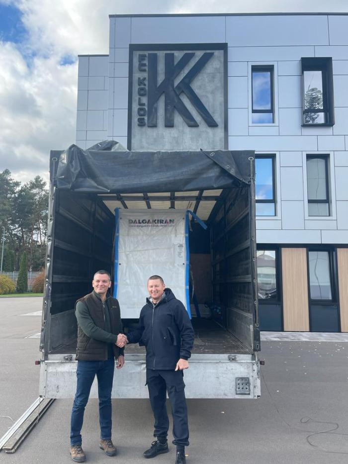 Футбол обʼєднує. Справжні друзі завжди приходять на допомогу