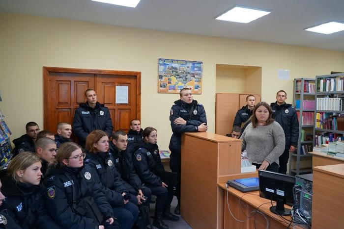 Для першокурсників проведено цикл бібліотечно-бібліографічних занять