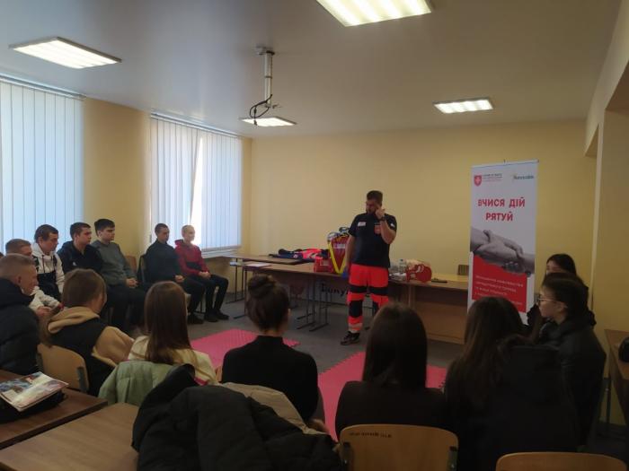 Оволодіння навичками надання першої домедичної допомоги