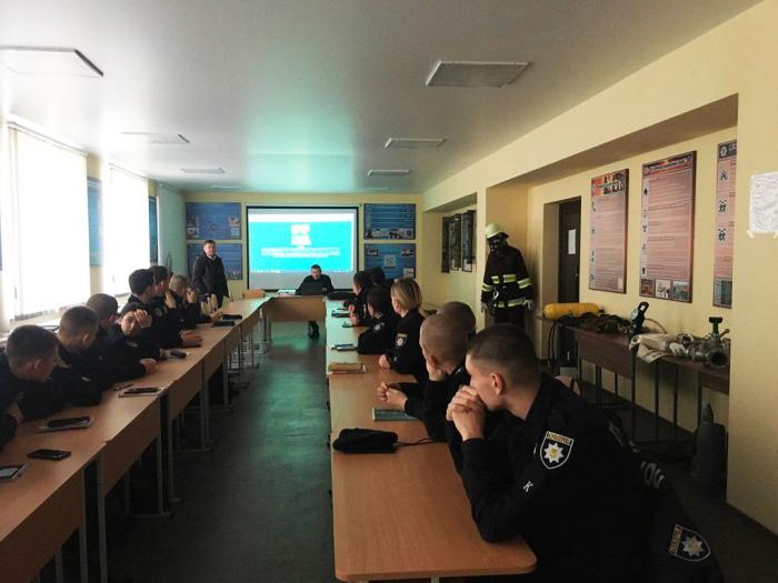Бінарне заняття з практичними працівниками поліції 