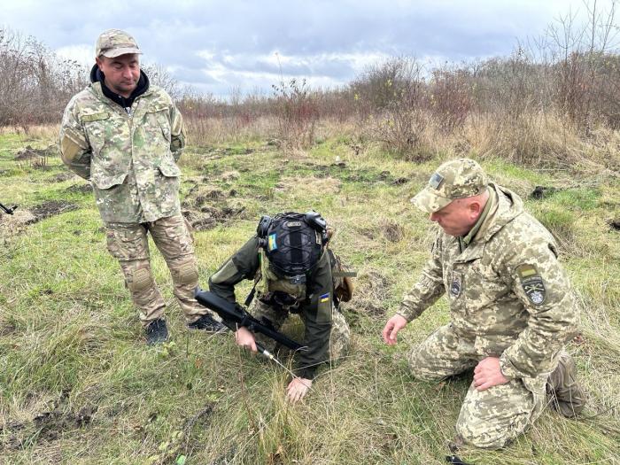 Практичне відпрацювання пошуку та ідентифікації вибухових предметів