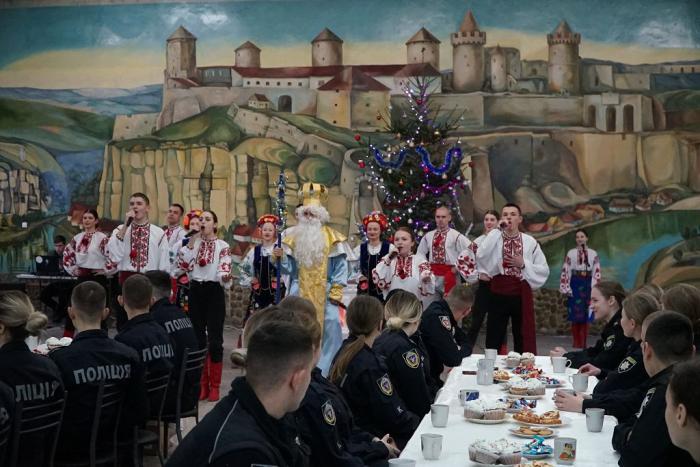 На Хмельниччині курсантів ХНУВС привітали із Днем Святого Миколая