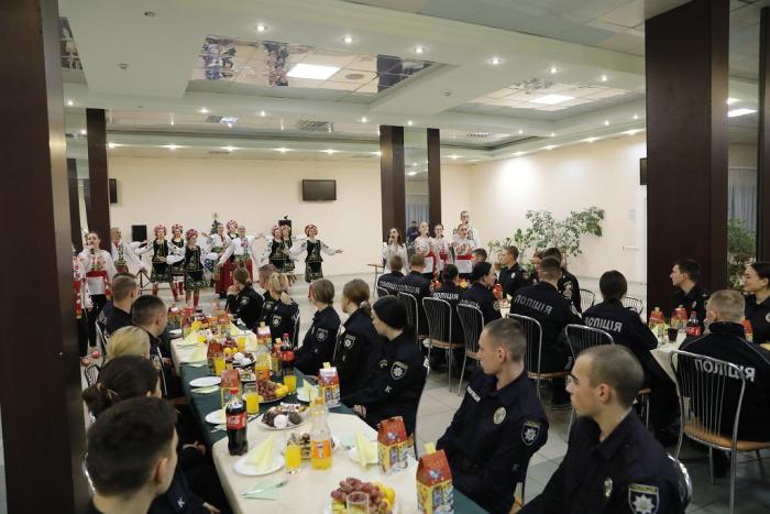 Курсантів ХНУВС, батьки яких загинули, захищаючи Україну, привітали із Днем Святого Миколая (відео)