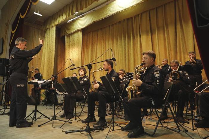 Пісенно-музичне привітання колективу ХНУВС (ОНОВЛЕНО ВІДЕО)