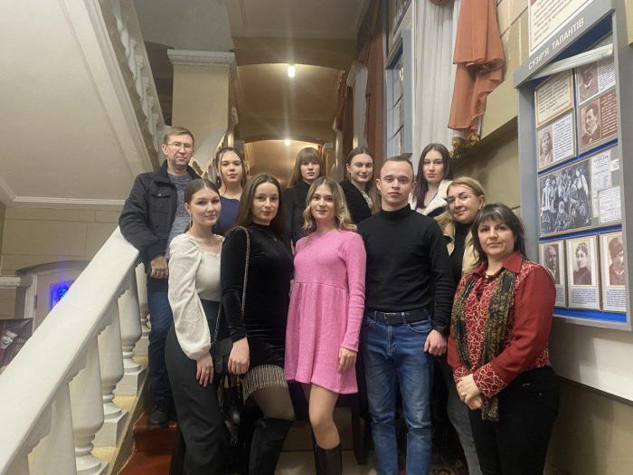 Долучення до української класики