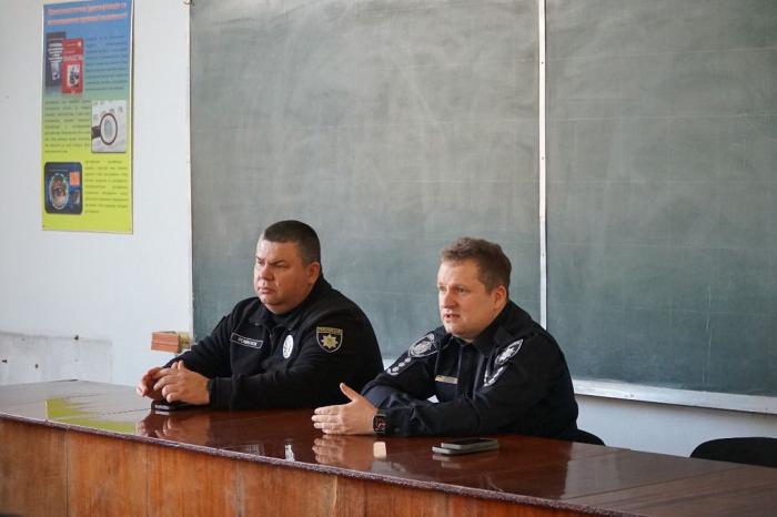 Зустріч  заступника начальника поліції Хмельниччини з курсантами ХНУВС
