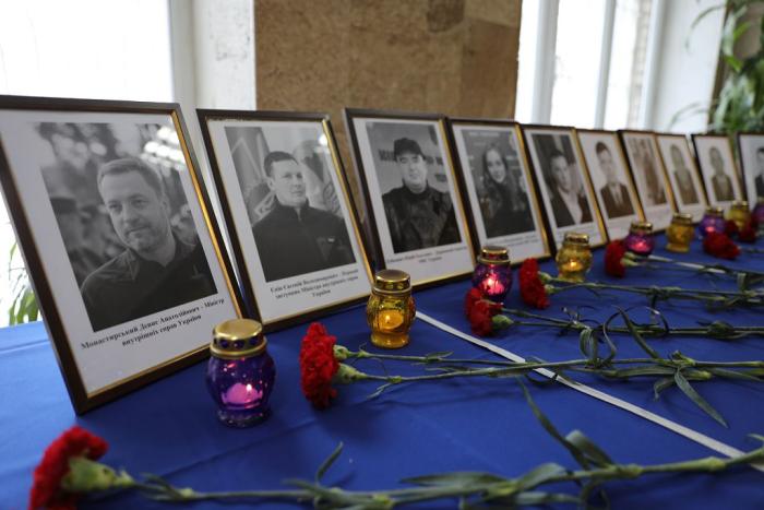 У ХНУВС вшанували пам'ять загиблих в авіатрощі працівників МВС