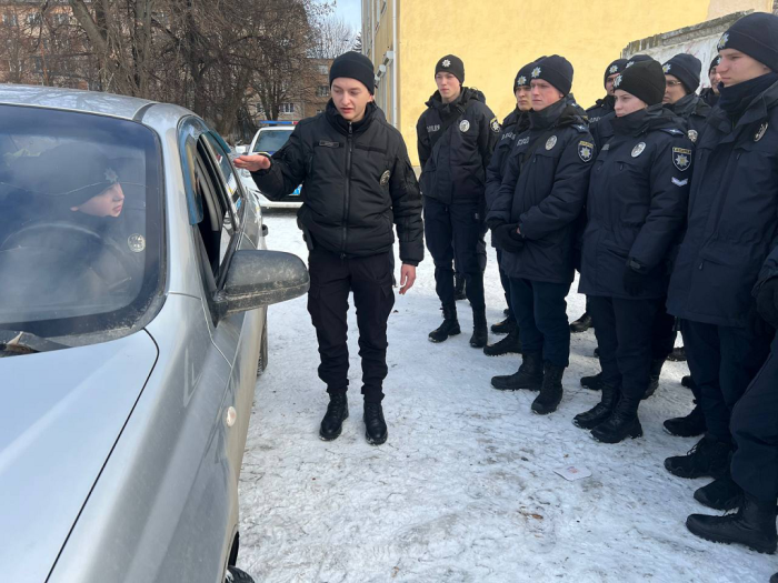 Курсанти опанували тактику зупинки транспортного засобу