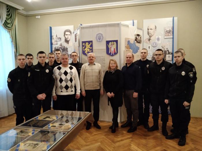 Екскурсія до обласного краєзнавчого музею