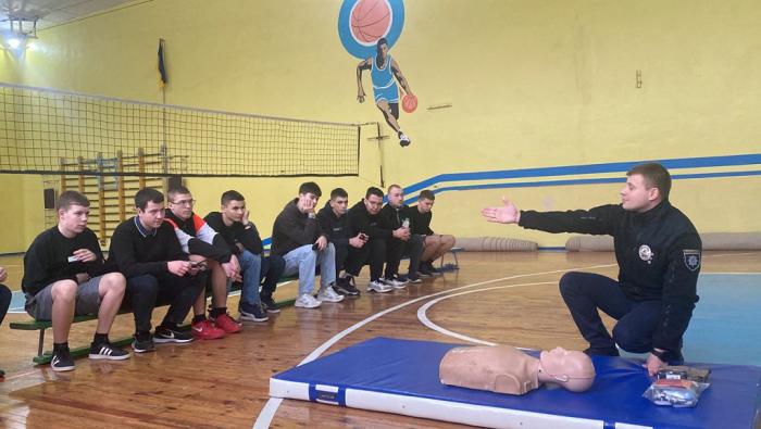 Заняття з першої домедичної допомоги для школярів