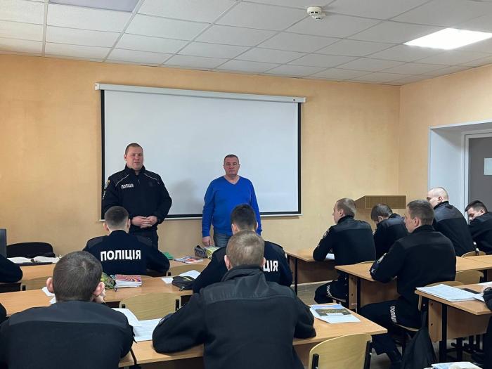 Administrative supervision by police officers - the topic of a binary class