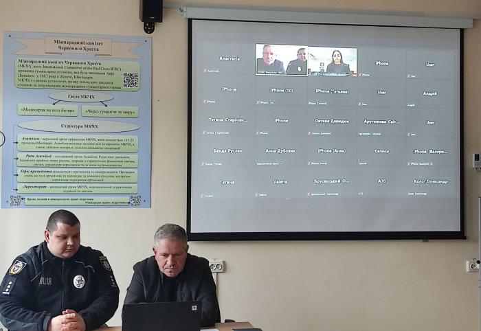 Представники факультету № 3 знайомлять старшокласників із професією поліцейського