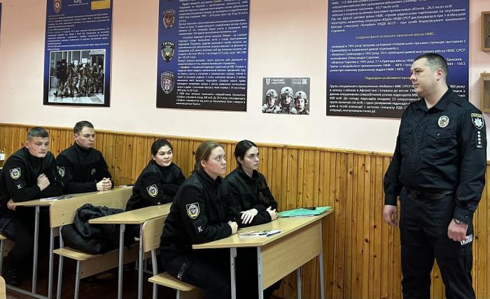 Бінарне заняття за участі практичного працівника поліції 