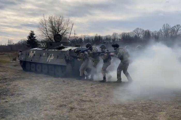Для курсантів проведено практичні заняття з ведення наступального бою
