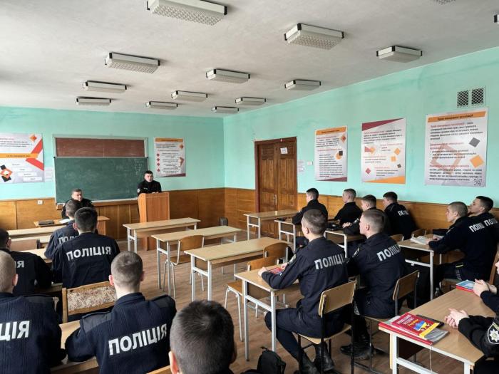 Бінарні заняття за участі працівника поліції