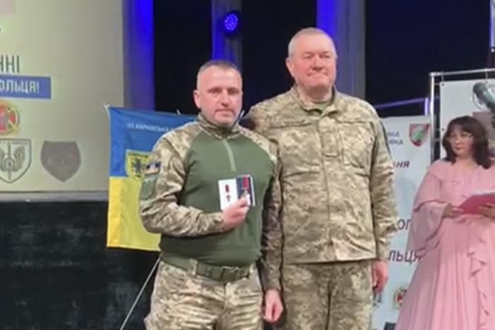 Працівник ХНУВС Віталій Петров отримав відзнаку з нагоди Дня українського добровольця