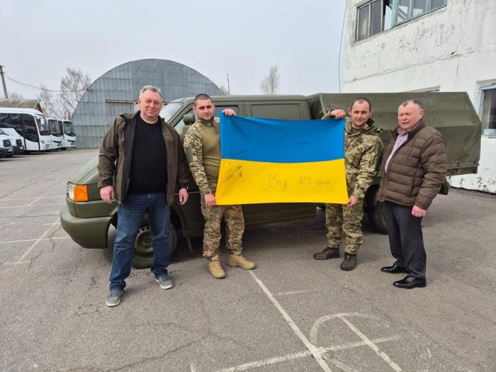 Авто на передову