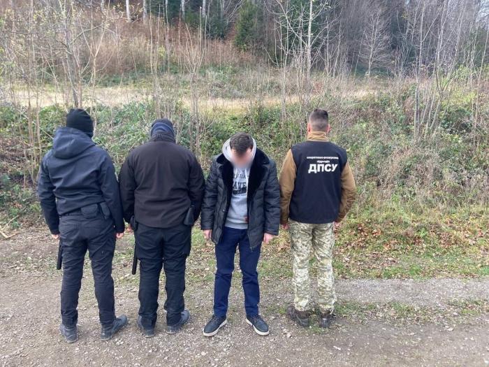 Курсанти ХНУВС допомогли затримати порушників закону на кордоні