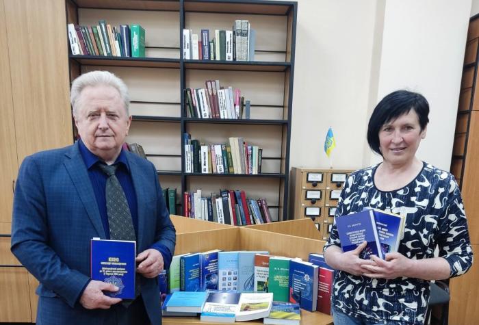 Наукова бібліотека презентує нові дарунки