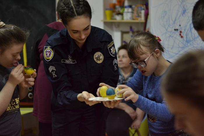 Великодня традиція дарувати тепло 