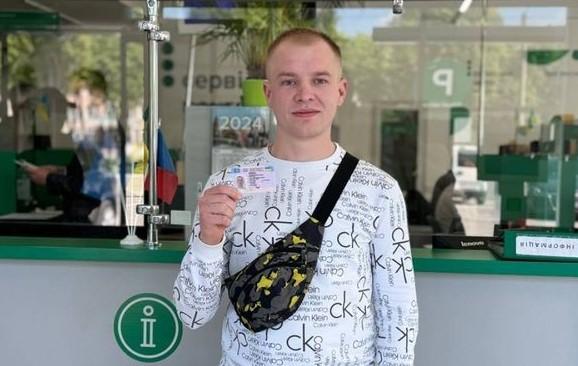 Випускник Автошколи ХНУВС Михайло Вовкович отримав посвідчення водія