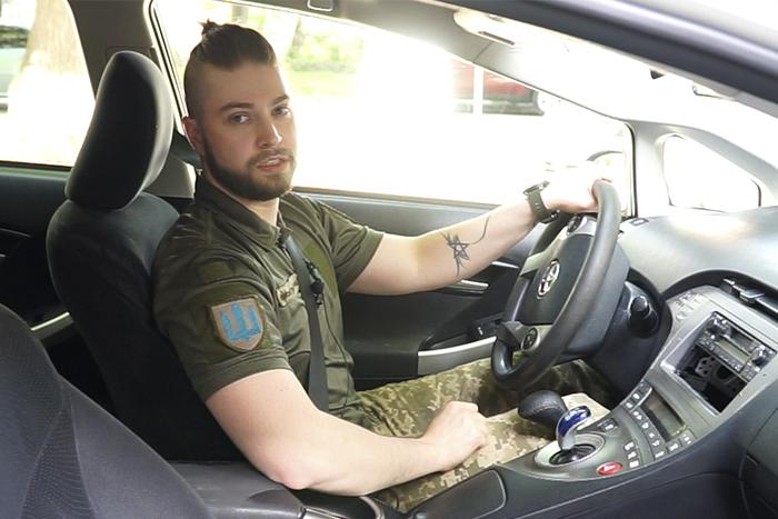 Учасник бойових дій Яромир Сливка проходить практичний курс навчання в Автошколі для осіб з інвалідністю ХНУВС