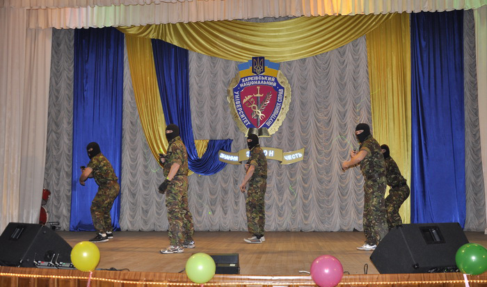 Огляд-конкурс колективів художньої самодіяльності триває: виступив навчально-науковий інститут підготовки фахівців для підрозділів кримінальної міліції